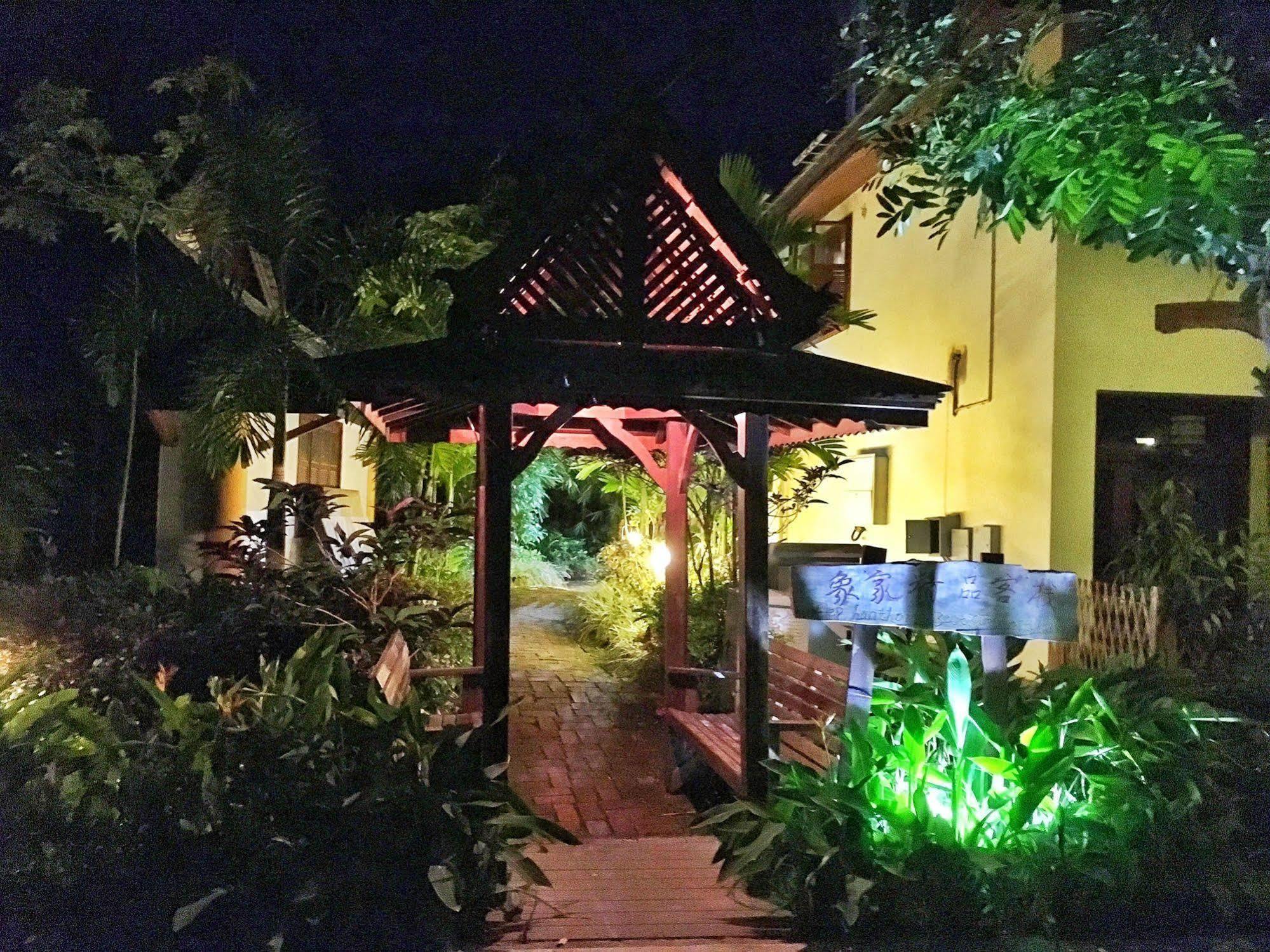 Xishuangbanna Elephanthome Boutique Guest House Exteriör bild